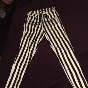 Size 7 pants never worn no tags